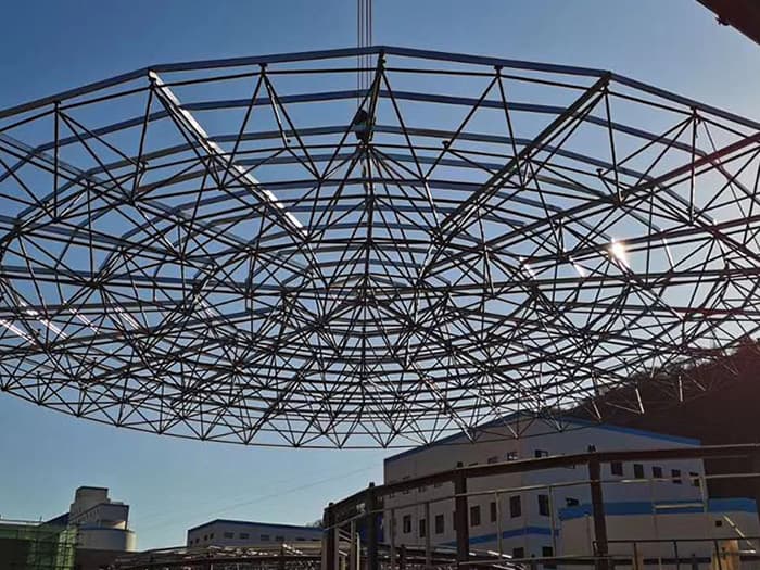 衡阳螺栓球网架工程施工现场